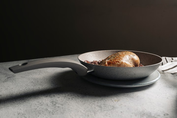 chicken breast in the pan, on caramelized red onion