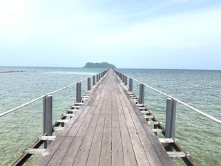 Obraz premium drewniane molo w morzu