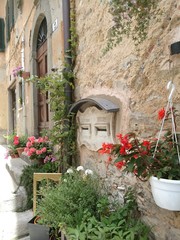 Fototapeta na wymiar Mailbox Original Toscana Italy Idyll