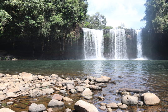 Cascade Tad Champee dans la r&eacute;gion de Paks&eacute;, Laos