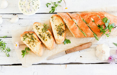 Kräuterbaguette Knoblauchbaguette Sommer Grill Grillen Kräuter Knoblauch Baguette Top View