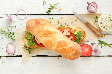 Thunfischbaguette Thunfisch Baguette Tisch Brett 