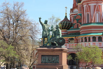 Fototapeta na wymiar statue of minin and pozharsky
