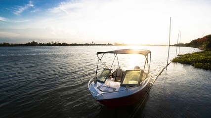 Obraz na płótnie Canvas boats at sunset