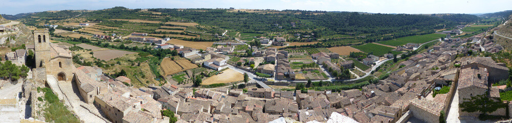 Fototapeta na wymiar Panoramic view of the medieval town of Guimerà. Urgell, Lleida.