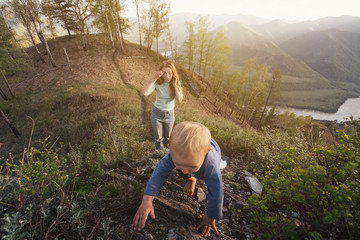 Naklejka premium Mother kid and dog hiking and walking in mountains with beautiful valley view