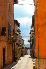 Fototapeta na wymiar Brightly colored street in Italy
