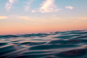 Obraz premium ocean waves sunset