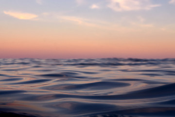Fototapeta na wymiar ocean waves sunset
