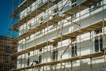 Budynki w remoncie. © Adam Ćwil