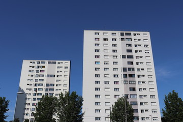 Tours du quartier Les Minguettes - Ville de V&eacute;nissieux - D&eacute;partement du Rh&ocirc;ne - France - Quartier de HLM construit dans les ann&eacute;es 1960
