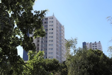 Obraz premium Tours du quartier Les Minguettes - Ville de Vénissieux - Département du Rhône - France - Quartier de HLM construit dans les années 1960