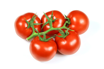 tomate en grappe sur un fond blanc