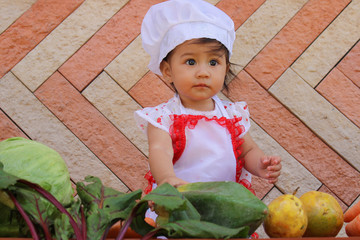 bebe con verduras