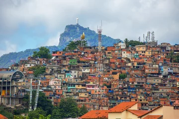 Vlies Fototapete Rio de Janeiro Rio de Janeiro, Brasilien, Blick auf die Favela Morro da Providencia) Die Favela Providencia ist die erste Favela in der Geschichte von Rio de Janeiro. Der ganze Berg, auf dem es Slums gibt, genannt fav
