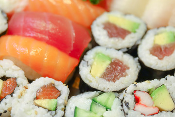 plateau de sushi et maki