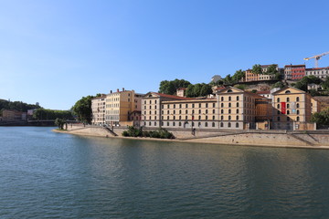 Le quai Saint Vincent à Lyon au bord de la rivière Saône - Ville de Lyon - Département du Rhône - France