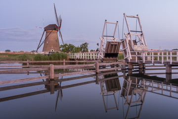 Discover the splendid windmills of Kinderdijk to see how the Dutch have been controlling the waters for over 1000 years. It’s a unique spectacle!