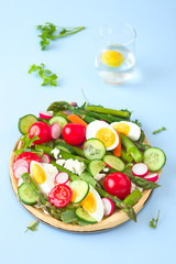 Frühlingstarte mit Gemüse und Ei