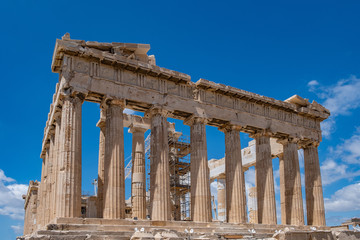 Obraz premium Athens, Greece. Parthenon temple on Acropolis hill, bright spring day.