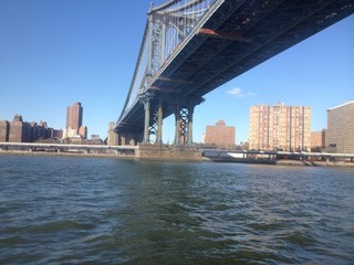 Fototapeta premium Puente sobre río Hudson