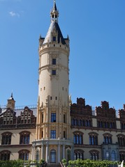Fototapeta na wymiar Turm des Schweriner Schlosses