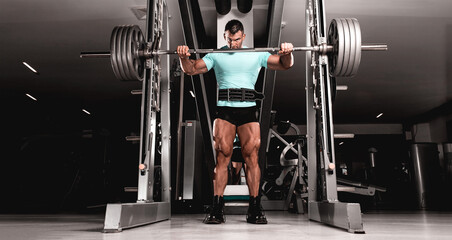 Obraz premium Body Builder Lifting Weights, Preparing Mentally to Lift Heavy Barbell Squats