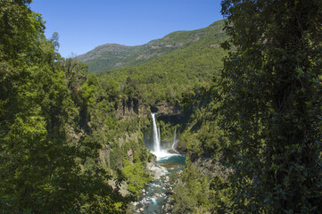 Parque nacional Radal Siete Tazas Curicó sur De Chile cascadas bosque nativo naturaleza río aguas...