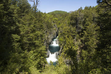 Parque nacional Radal Siete Tazas Curicó sur De Chile cascadas bosque nativo naturaleza río aguas...