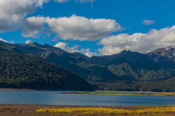 Parque nacional Conguillio  Sur De Chile región de la araucanía naturaleza bosque nativo lago natural Araucaria paisaje montaña turismo