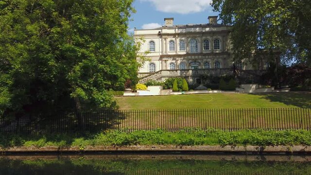 Mansion in Regents Park's Grand Union Canal - 60fps Slow Motion -02