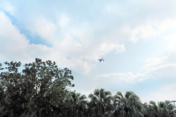 宮古島の空と飛行機
