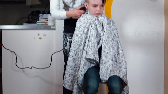 Compliance with sanitary norms and rules of the house in self-isolation. Organization of hair cutting in the family.