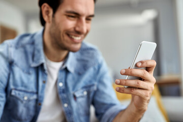 Obraz na płótnie Canvas Close-up of man texting on mobile phone.