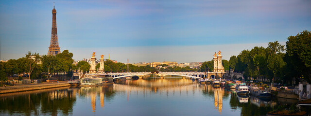 Fototapeta na wymiar Scenic panormaic view of the Eiffel tower and Alexandre III bridge