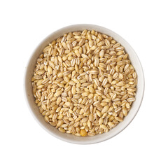 Ziarna zboża w misce widok z góry, wyizolowane białe tło
