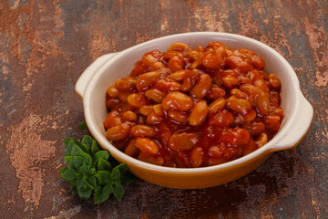 Baked kidney with tomato sauce