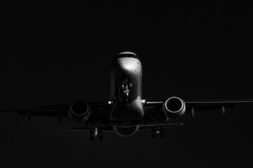 着陸する飛行機