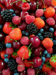 Fototapeta premium garden berries. strawberry cherry raspberry. plate with berries