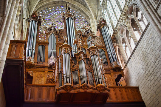 Organo de tubo en la catedral de Tours