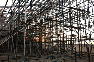 Network of scaffold adjustable jacks for construction of grandstand