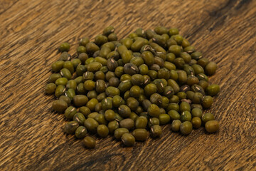 Dry raw beans mung for cooking