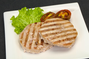 Grilled tuna steak with kumato