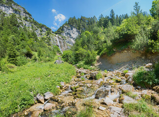 wunderschöne Sommerlandschaft Dalfazer Wasserfall, Nähe Achensee in Tirol