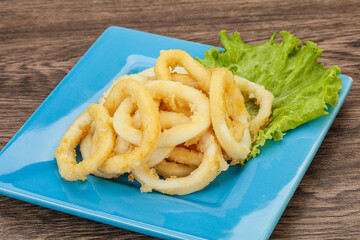 Roasted squid rings with salad