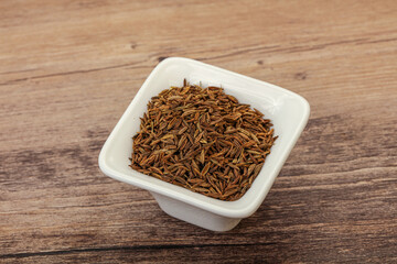 Dry zeera seeds in the bowl