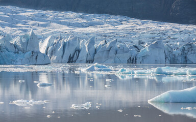 Fototapeta na wymiar blue icebergs and lagoon