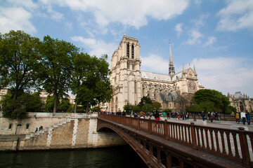 Fototapeta na wymiar Resultados de la búsqueda Resultados webCatedral de Notre Dame (París)