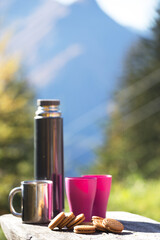 happy trip -  thermos, cups and cookies