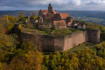 Die Burg-Breuberg an einem Herbsttag am Abend.